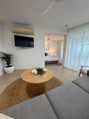 TV - Coastal Calm at Searene (Airlie Beach)