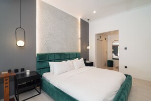 In-room safe, desk, laptop workspace, iron/ironing board - The Fallons Villa Berawa, Canggu by Sandara (Canggu)