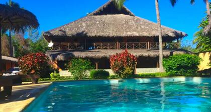 Spacious Acacias Bungalow, terrace, tropical garden, large pool & restaurant