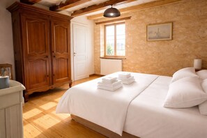 3 bedrooms, iron/ironing board, free WiFi, bed sheets - The Golf Farmhouse - Loches (Loches)