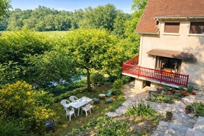 Outdoor dining - The enchanted shores (Loches)