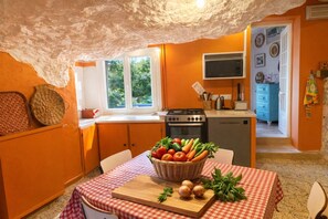 Refrigerador, microondas, horno y lavavajillas 