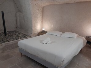 2 chambres, fer et planche à repasser, Wi-Fi gratuit, draps fournis