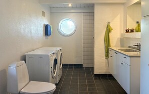 Shower - Lovely home in Gram with WiFi (Gram)