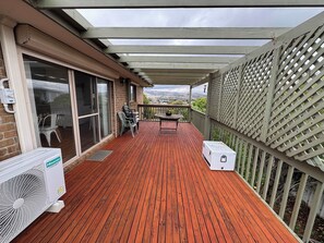 Outdoor dining - Far Horizons 13 Trigg St Port Elliot Coastal Views (Port Elliot)