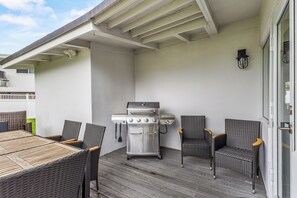 Outdoor dining - Waterfront Ft Lauderdale Retreat | Kayaks Included (Fort Lauderdale)