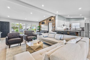 Living area - Waterfront Ft Lauderdale Retreat | Kayaks Included (Fort Lauderdale)