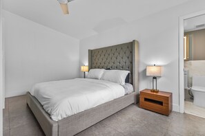 3 bedrooms, iron/ironing board, WiFi, bed sheets - Waterfront Ft Lauderdale Retreat | Kayaks Included (Fort Lauderdale)