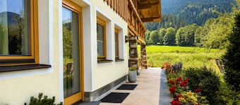 Cozy holiday apartment in Tyrolean style