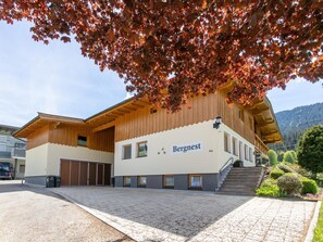 Exterior - Alpine Holiday Apartment with Balcony (Söll)