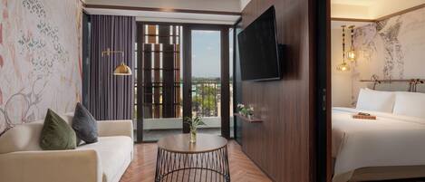 Suite | Living area | 43-inch TV with satellite channels