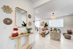 Interior - Beautiful Villa 6 BR•Near Strip•Arcade Game Fun (Spring Valley)