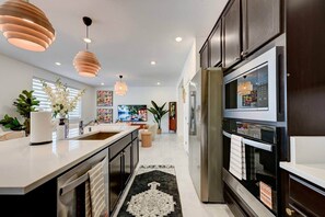Fridge, microwave, oven, stovetop - Beautiful Villa 6 BR•Near Strip•Arcade Game Fun (Spring Valley)