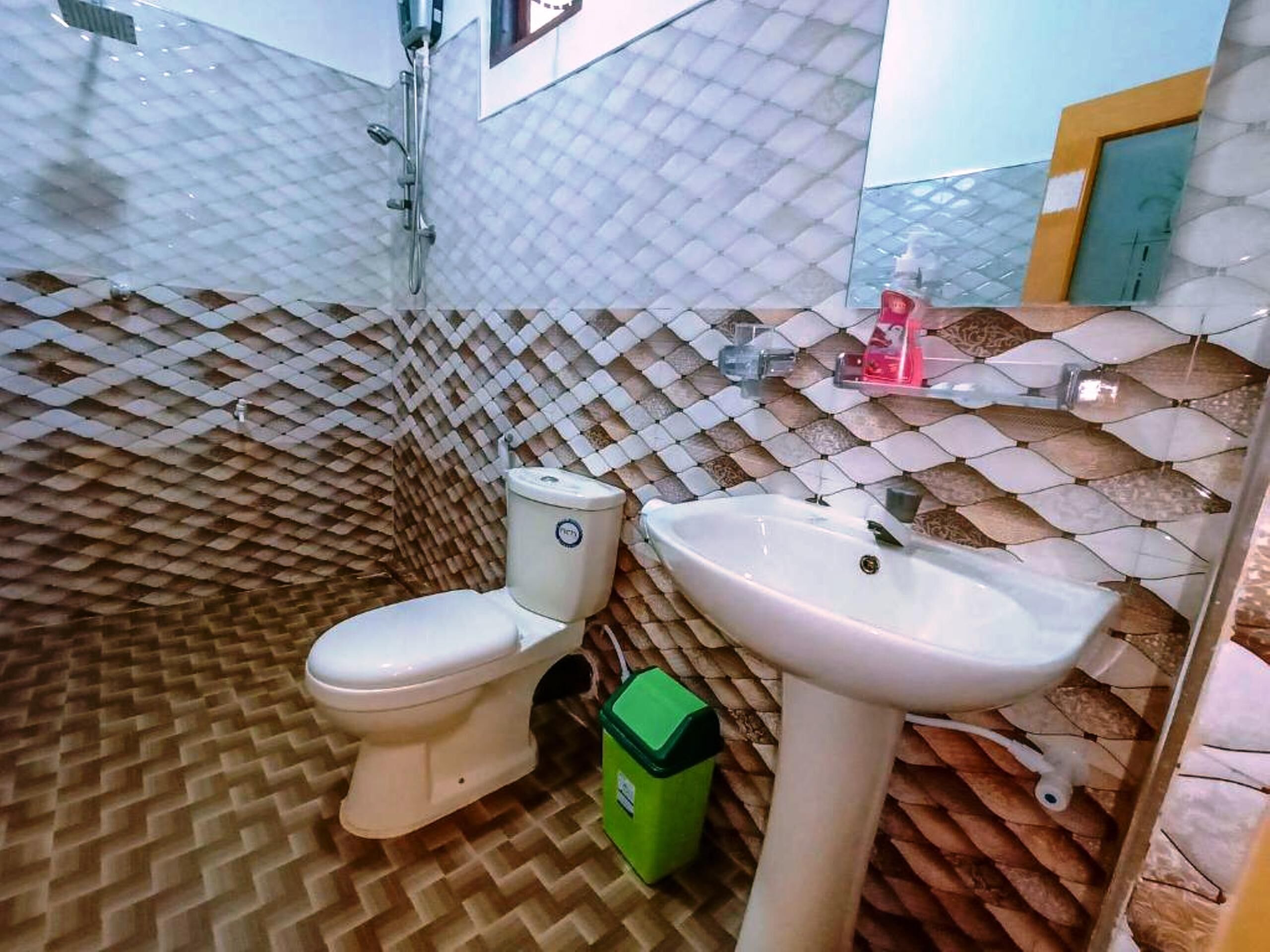 Chambre Double Économique, vue jardin | Salle de bain
