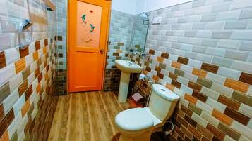 Economy-Doppelzimmer, Gartenblick | Badezimmer