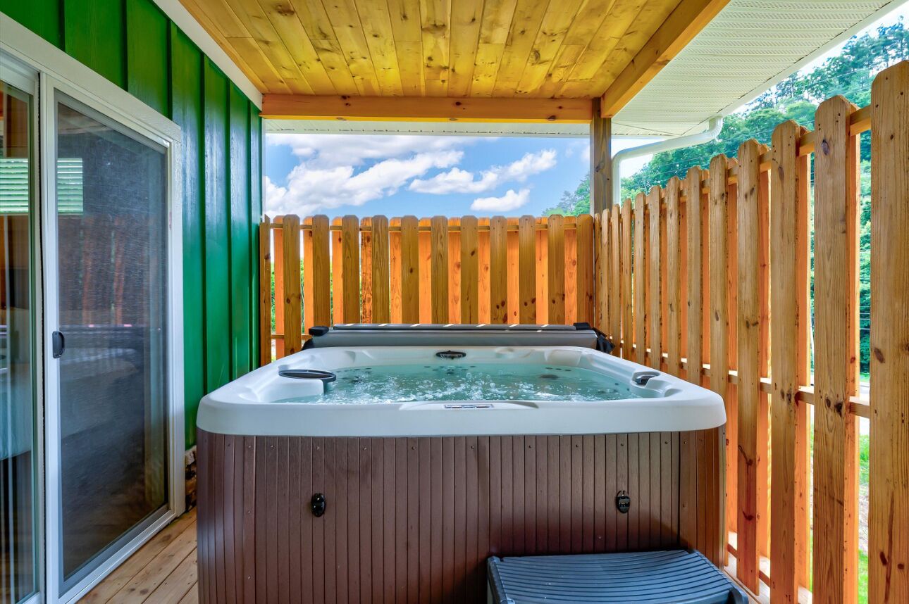 Indoor spa tub