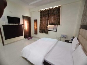 Deluxe Room | Free WiFi - Hotel Heritage Villa By MNG Rooms (Kanpur)