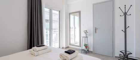 Appartement Junior, vue sur la ville | Literie hypoallergĂ©nique, coffre-fort, rideaux dâobscurcissement