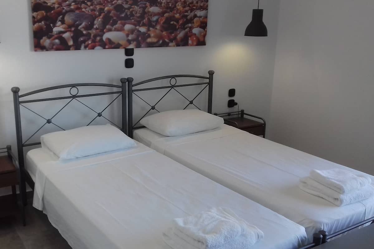 Basic Studio, Balcony