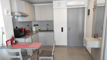 One Bedroom Apartment with Twin Bed & City View | Eigene Küche