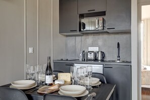 Fridge, microwave, coffee/tea maker, toaster - TheBlueStay 254 - Cozy apartment - Paris 12th (Paris)