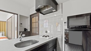 A modern bathroom with a sink, mirror, and towel rack. - Grace Nagahori 402 (Osaka)