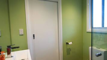 Studio, Smoking | Bathroom