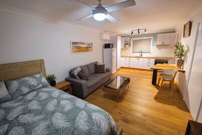 The Eazy Living Studio - Pet Friendly