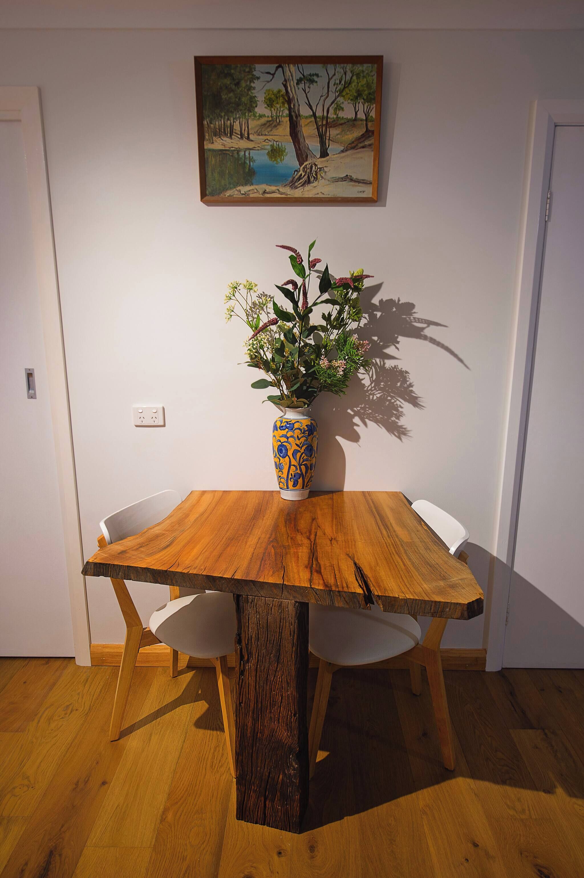 Studio, Smoking | Dining