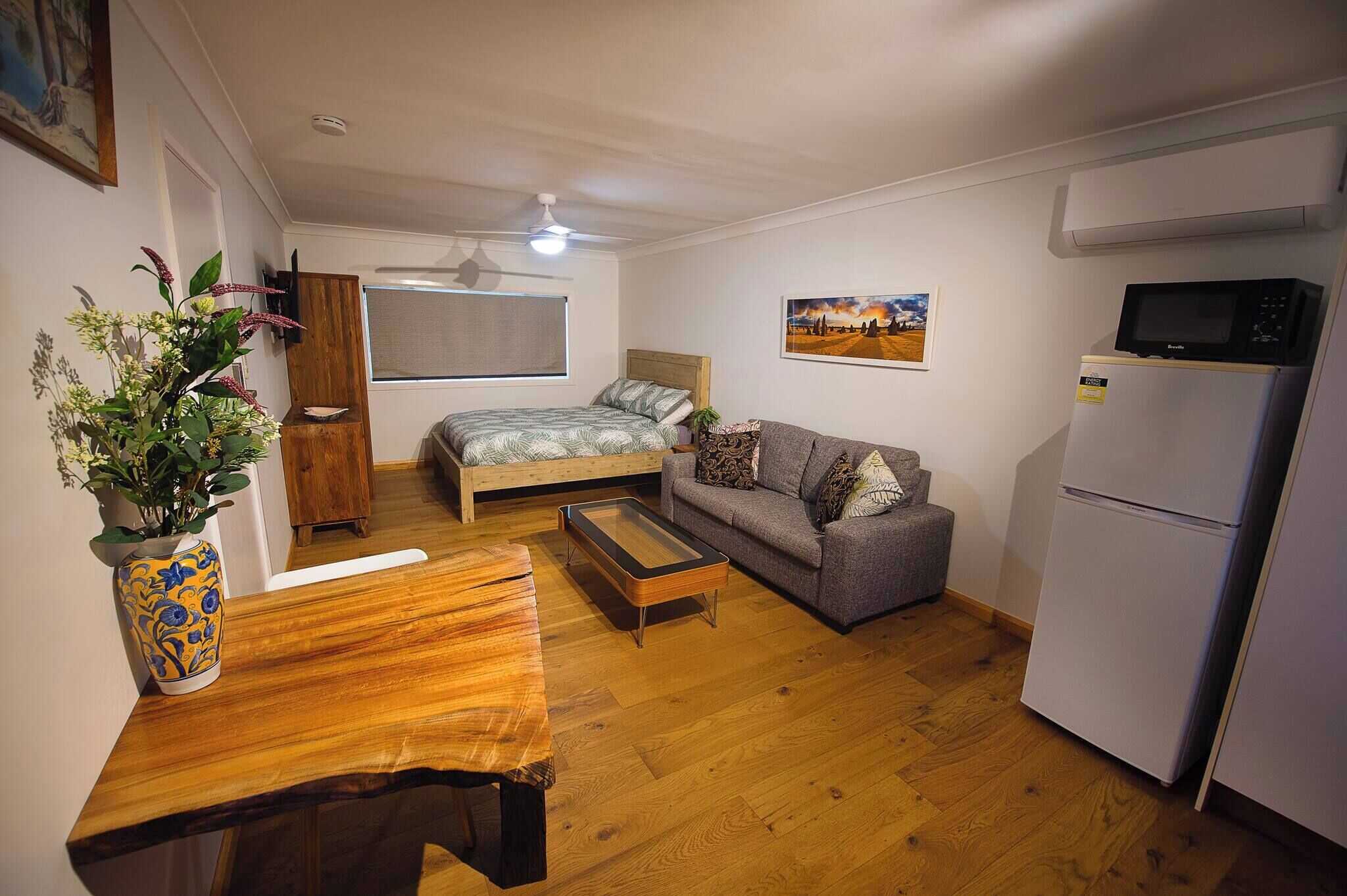 Studio, Smoking | Living room