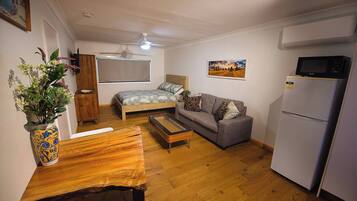 Studio, Smoking | Living room