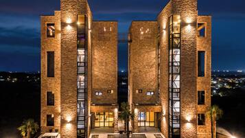 المنشأة من الخارج