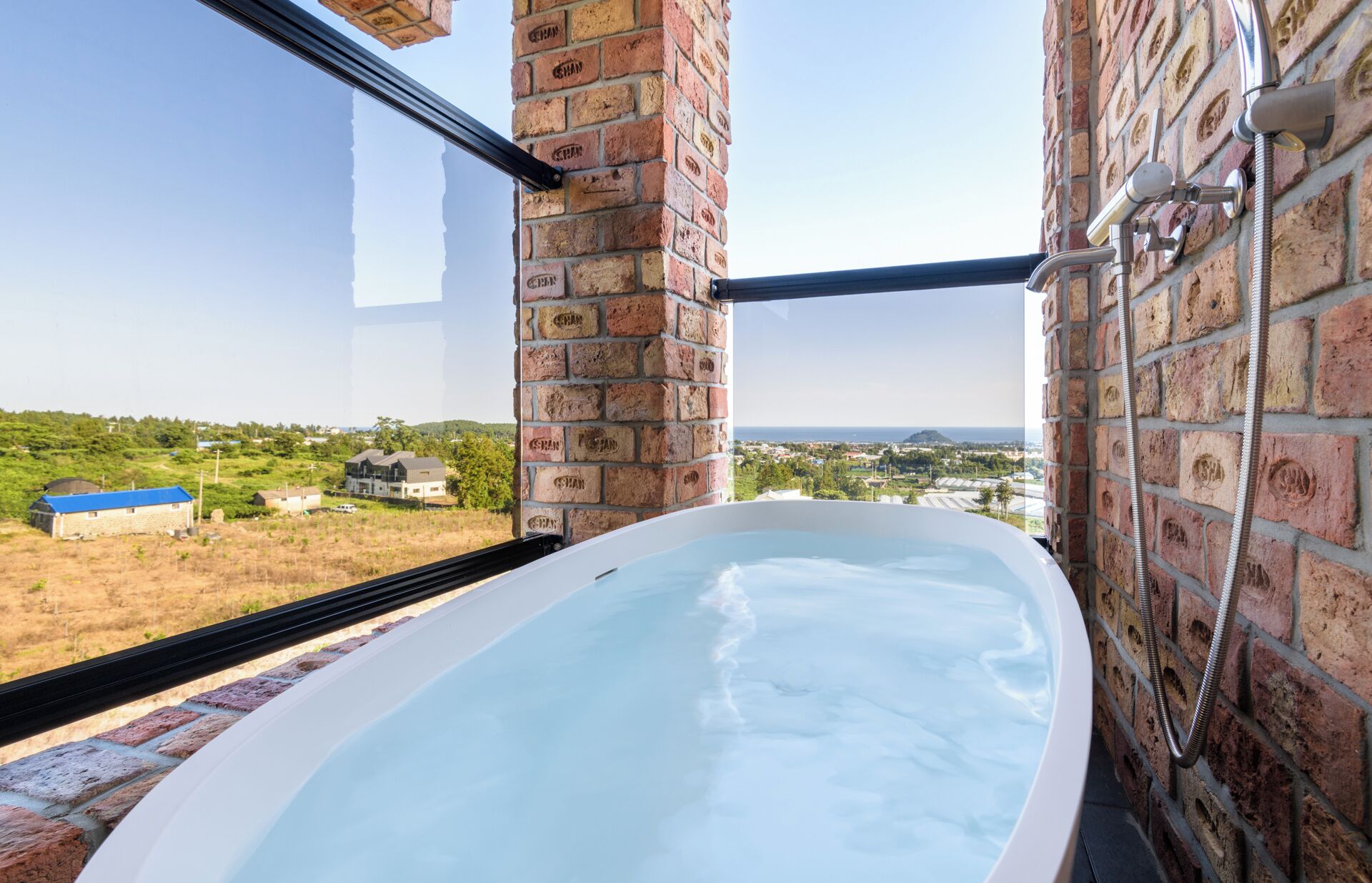 المنطقة المحيطة بالمنشأة