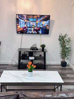 Interior - Compact 3 bed/1bath house 4 miles away from Downtown (Dallas)