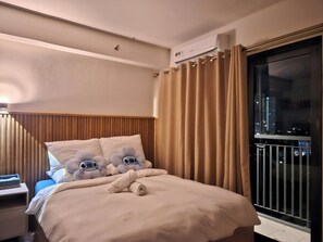 1 bedroom, WiFi, bed sheets - Fabulous view studio suite with terrace in Stitch Style Condotel Iloilo City (Iloilo City)