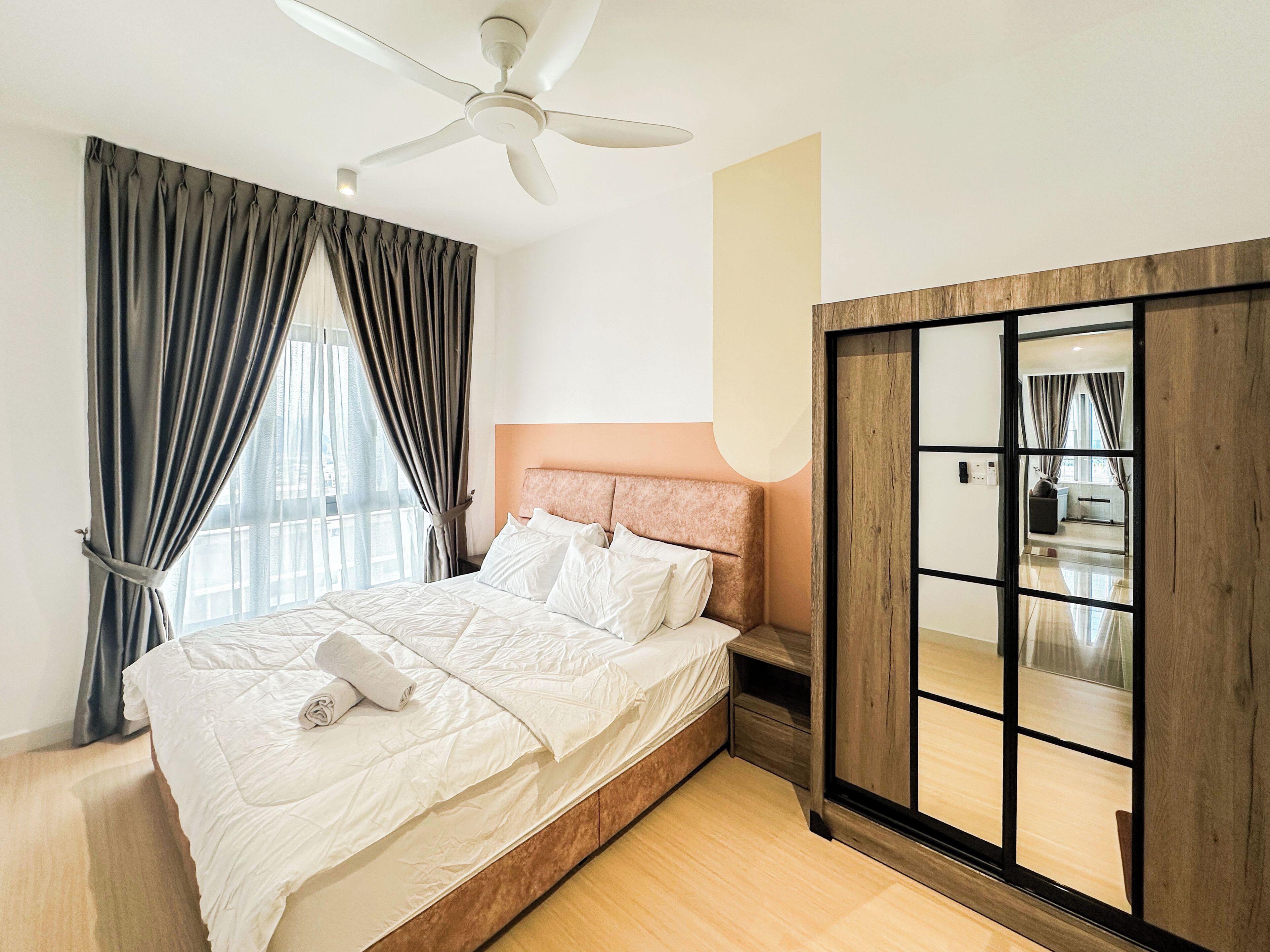 Condo, 4 Bedrooms, Balcony, City View