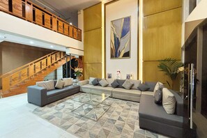 Sala de estar en el lobby