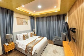 Huone, tupakointi kielletty, näköala puutarhaan