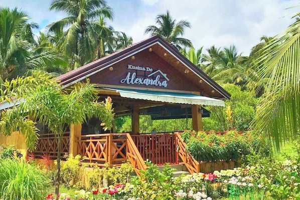 Restaurant - Gamboa's Orchard Malilipot Albay (Bacacay)