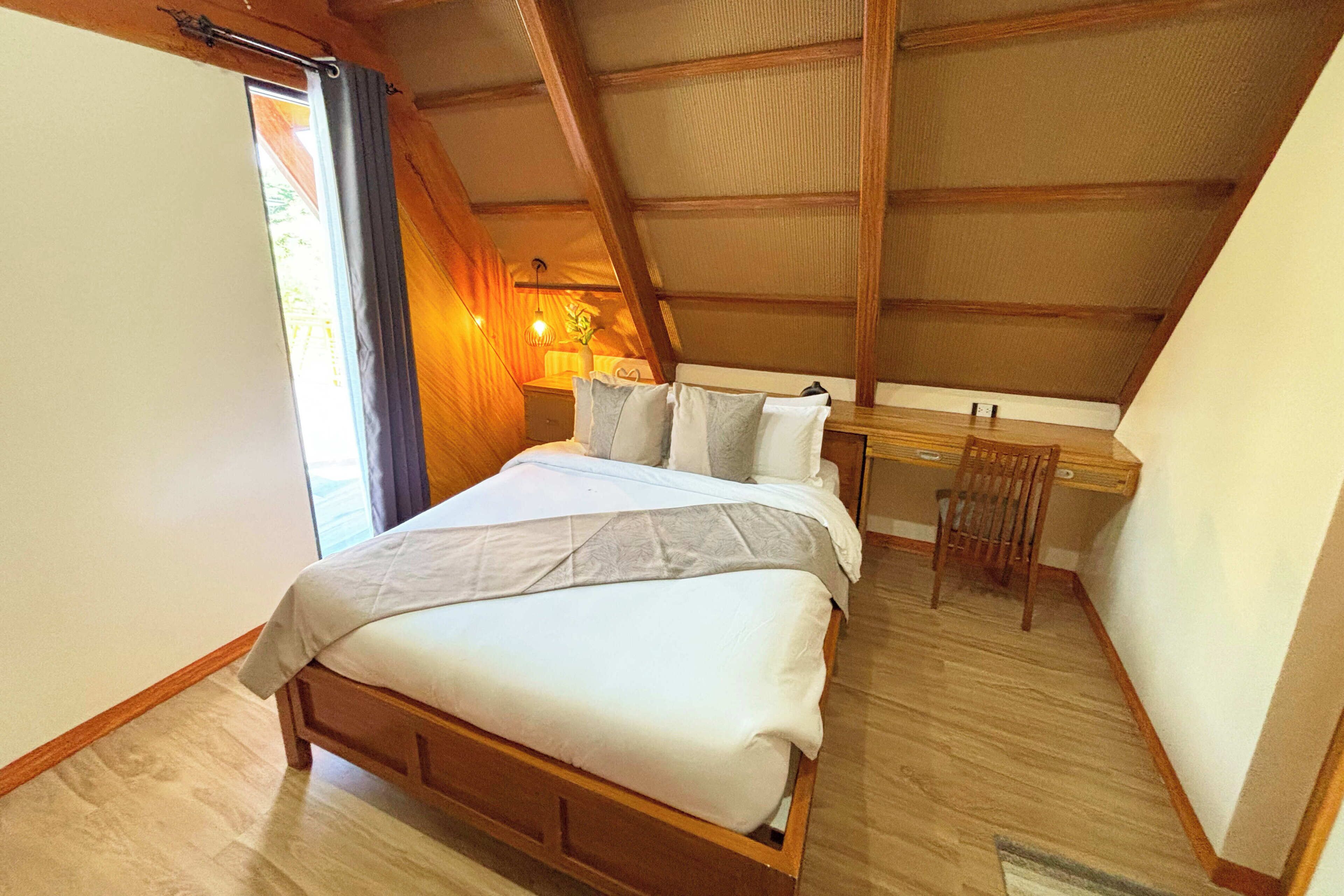 Desk, laptop workspace, rollaway beds, free WiFi