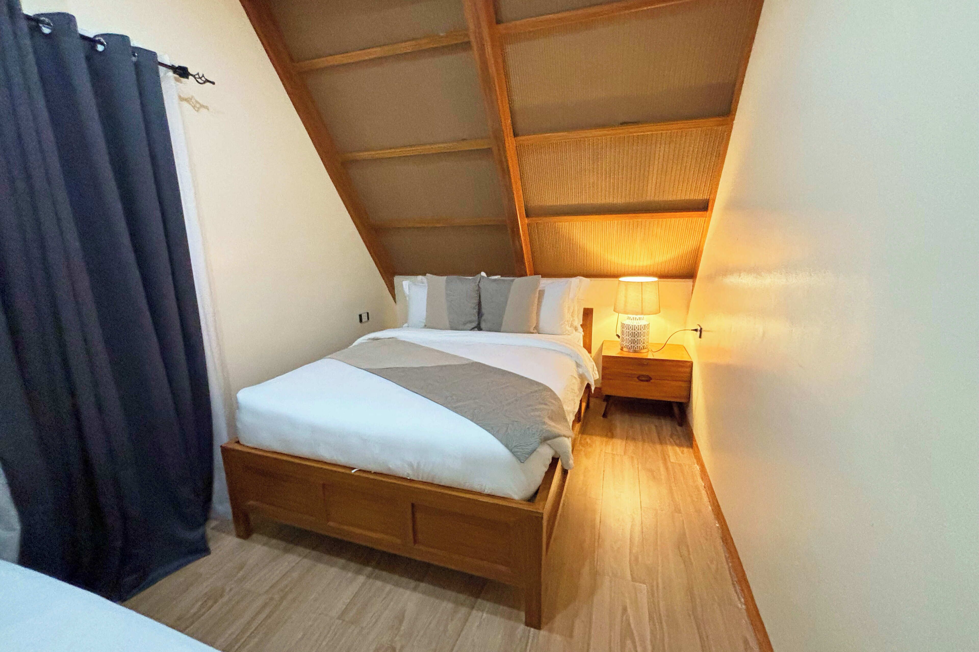 Desk, laptop workspace, rollaway beds, free WiFi
