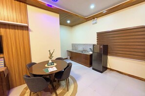 Executive Suite | In-room dining