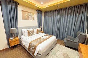 Huone, tupakointi kielletty, näköala puutarhaan