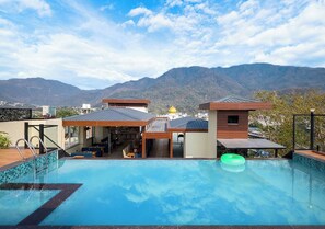 Outdoor pool - Saltstayz Autograph - Rishikesh Near Triveni Ghat (Rishikesh)