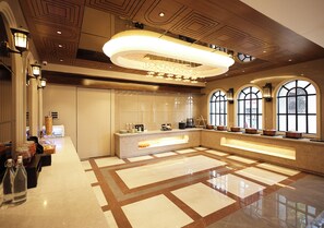 A spacious lobby with a central reception desk, large windows, and a decorative ceiling light fixture. - Saltstayz Autograph - Rishikesh Near Triveni Ghat (Rishikesh)