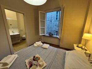 Iron/ironing board, free WiFi - Apartment in Lucca with 2 bedrooms sleeps 6 (Lucca)