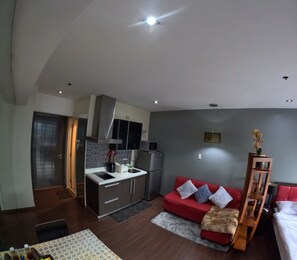 Comfort Double Room, Balcony, City View | Living area - Makati Haven (Makati)
