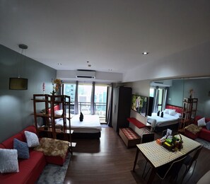 Comfort Double Room, Balcony, City View - Makati Haven (Makati)