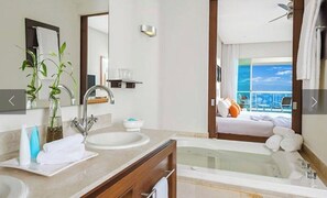 Bathroom - New Year’s Week-2BR Grand Mayan Suite - Sleeps 8 - Resort Access (Nuevo Vallarta)