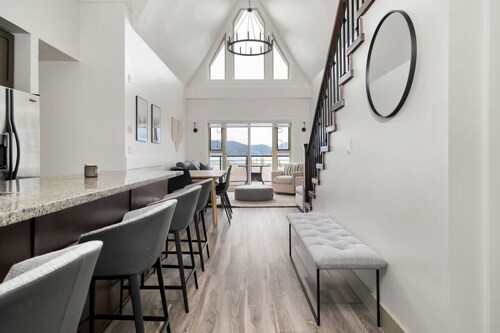 4BR Penthouse w/Rooftop In The Heart Of Harrison